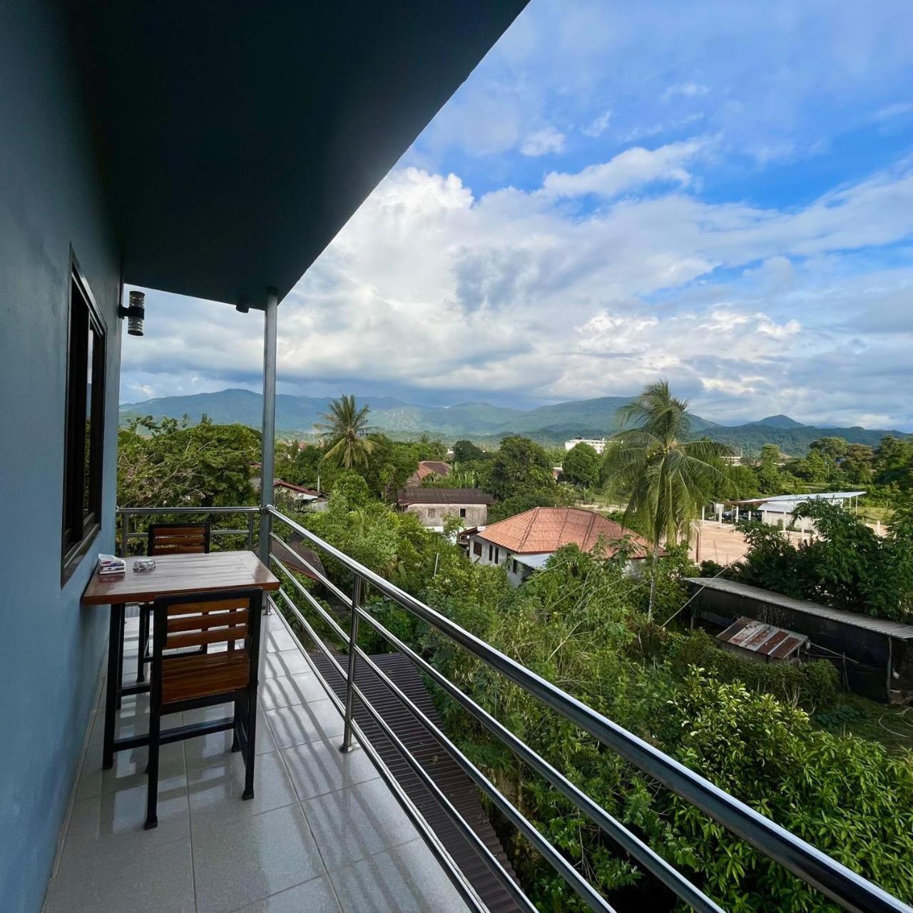 Smile Guesthouse Vangvieng Vang Vieng Exterior photo