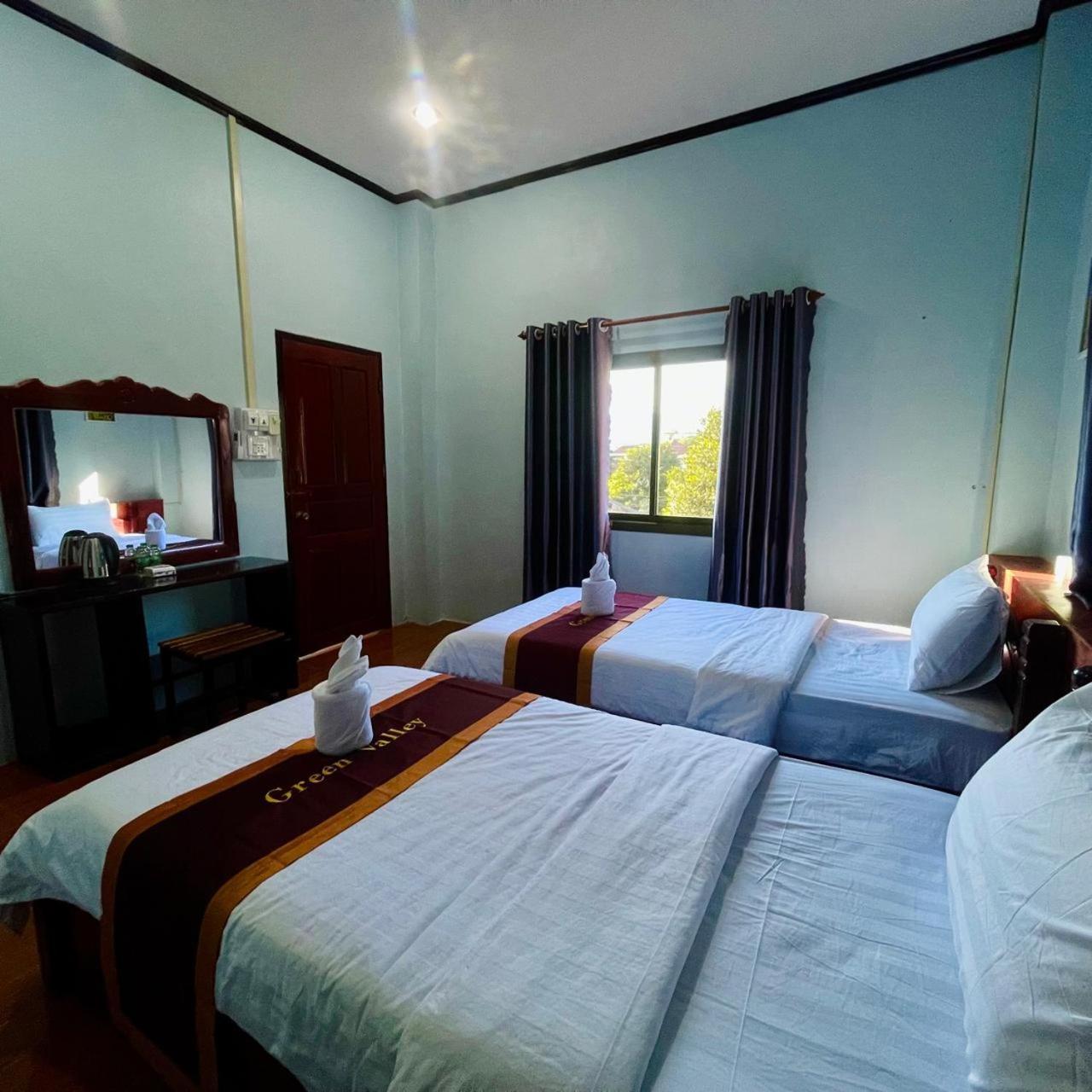 Smile Guesthouse Vangvieng Vang Vieng Exterior photo