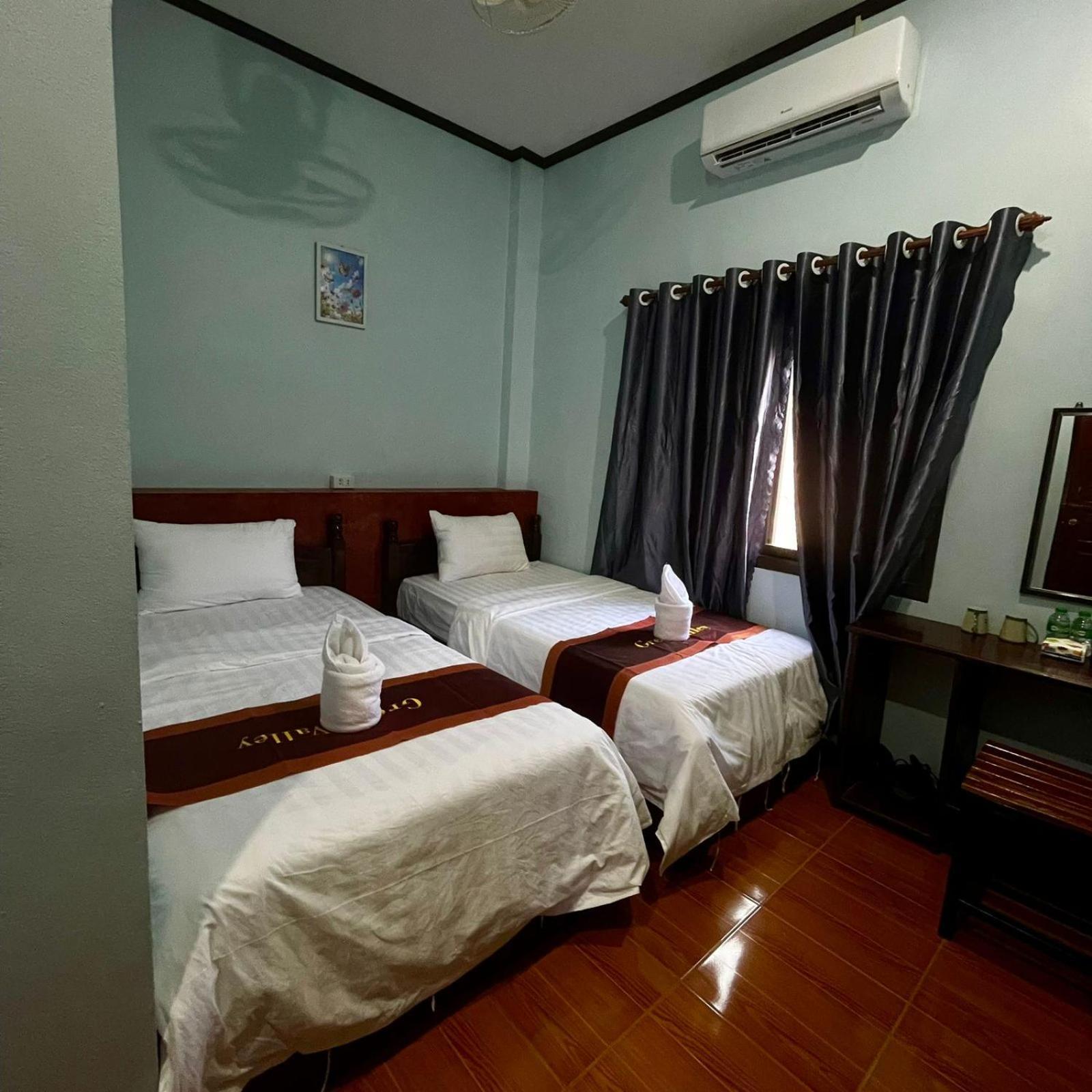Smile Guesthouse Vangvieng Vang Vieng Exterior photo