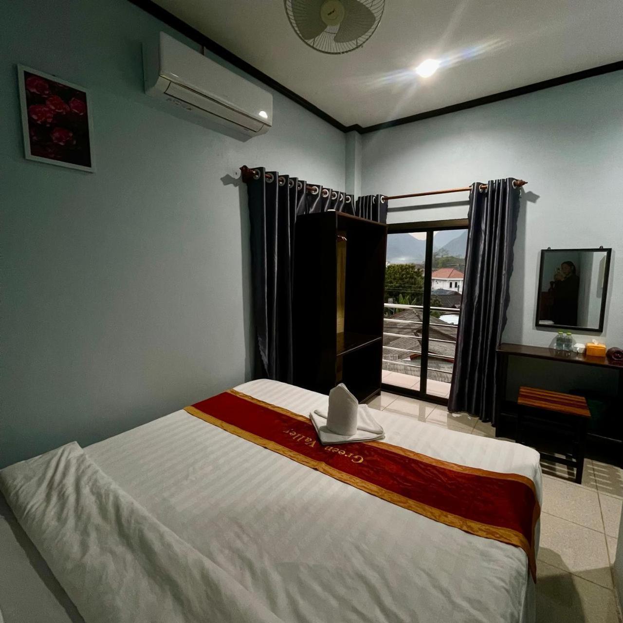 Smile Guesthouse Vangvieng Vang Vieng Exterior photo